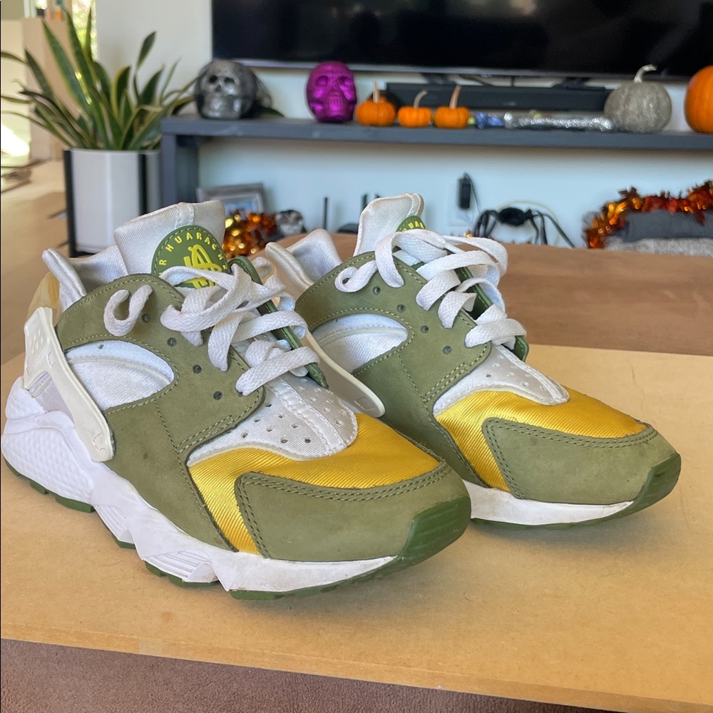 Men’s size 5 Nike Hurache Oregon Ducks Colorway